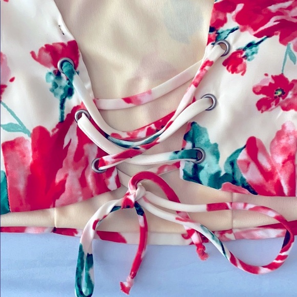 Guess Floral crop top - Picture 3 of 4